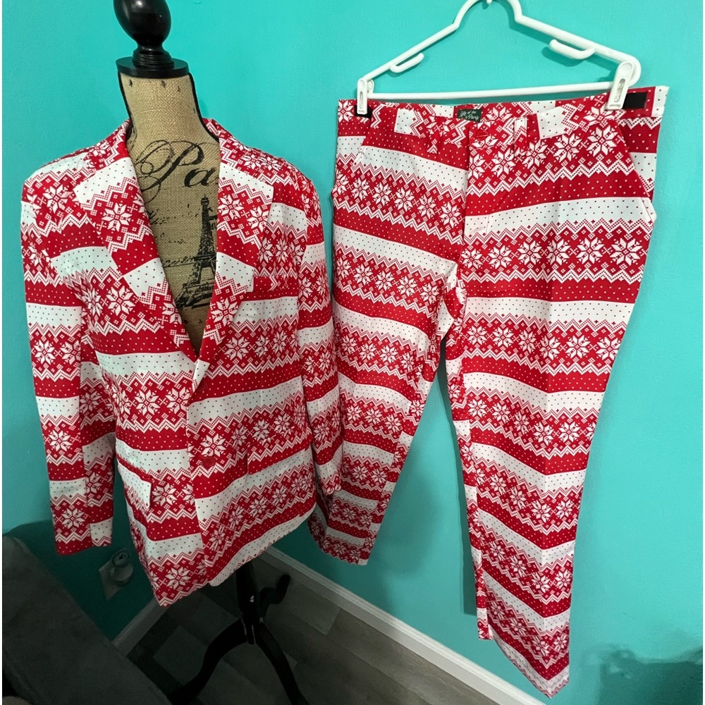EUC Men’s Life of the Party Holiday Snowflake Pattern Suit Size Large
